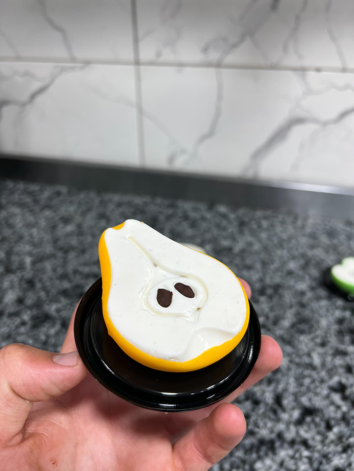Trompe l’œil Demi Poire